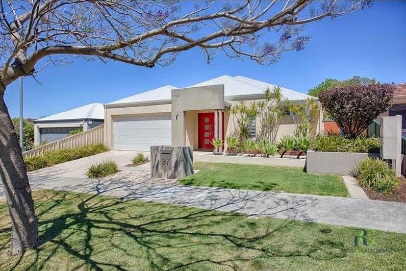 5 bedrooms House in 37 Bristol Ave BICTON WA, 6157