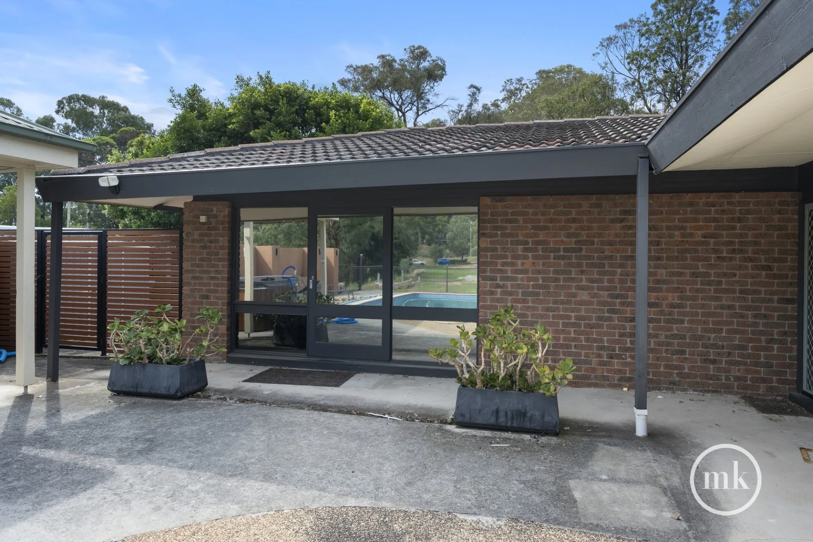 1/4 Fitzsimons Lane, Eltham VIC 3095