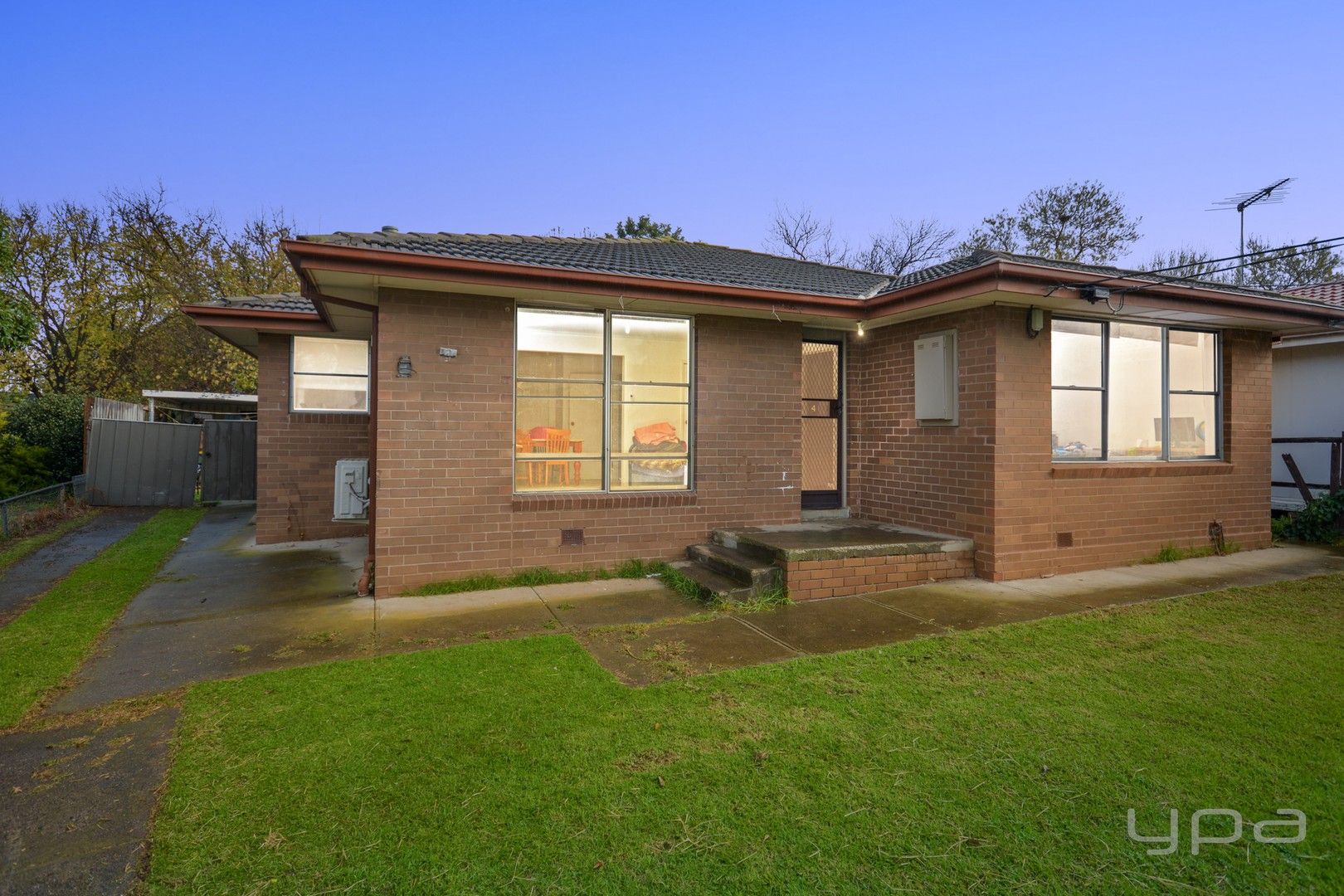3 bedrooms House in 4 Carbon Court WERRIBEE VIC, 3030