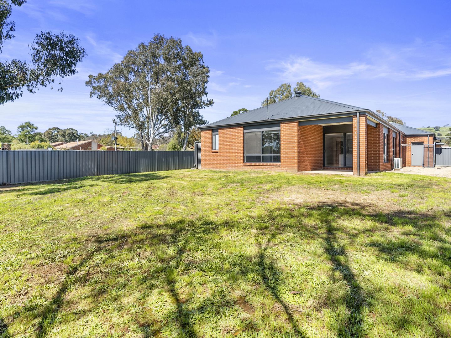 2 Peak Court Mansfield VIC 3722 Domain