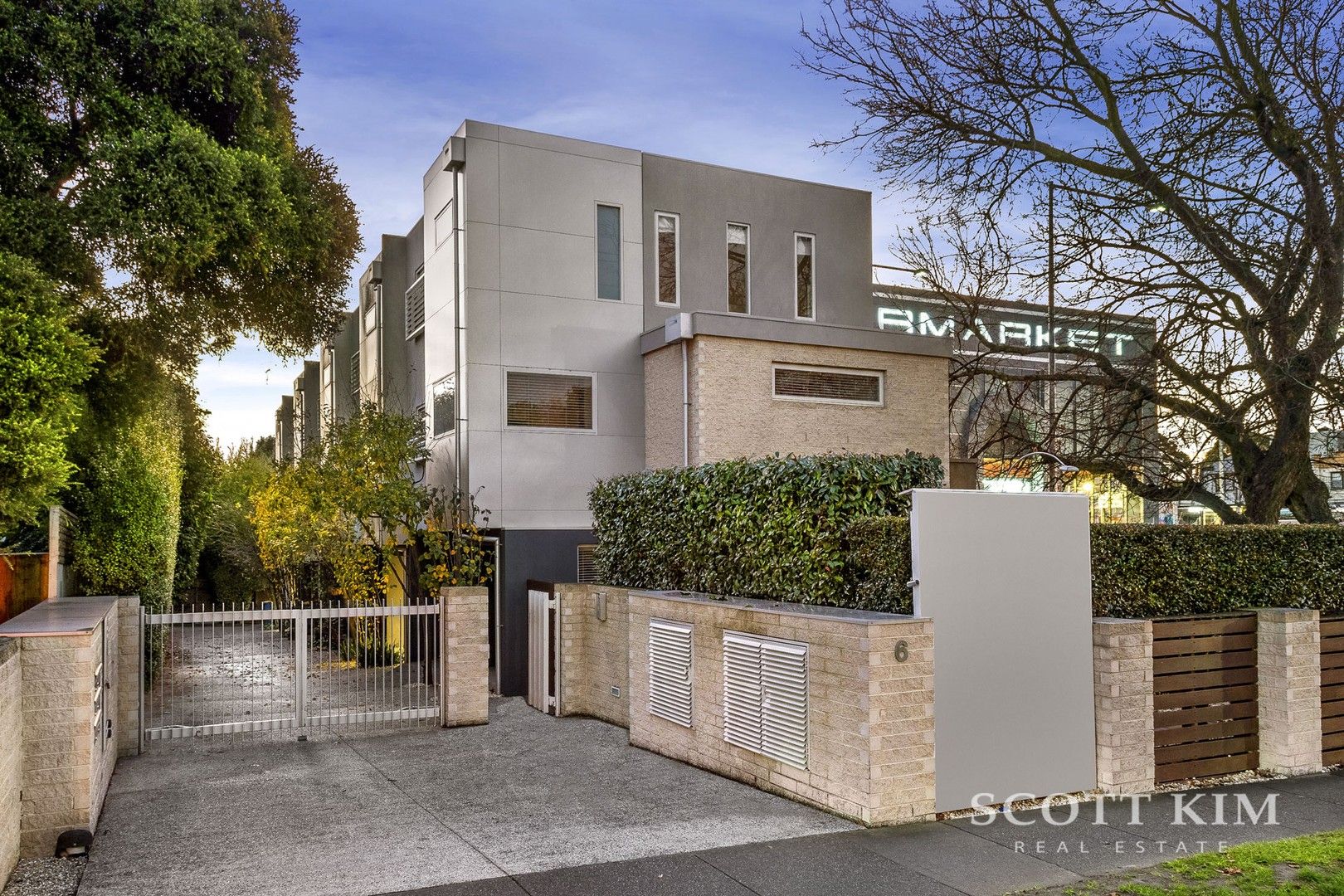 2 bedrooms Townhouse in 2/6 Summerhill Road GLEN IRIS VIC, 3146