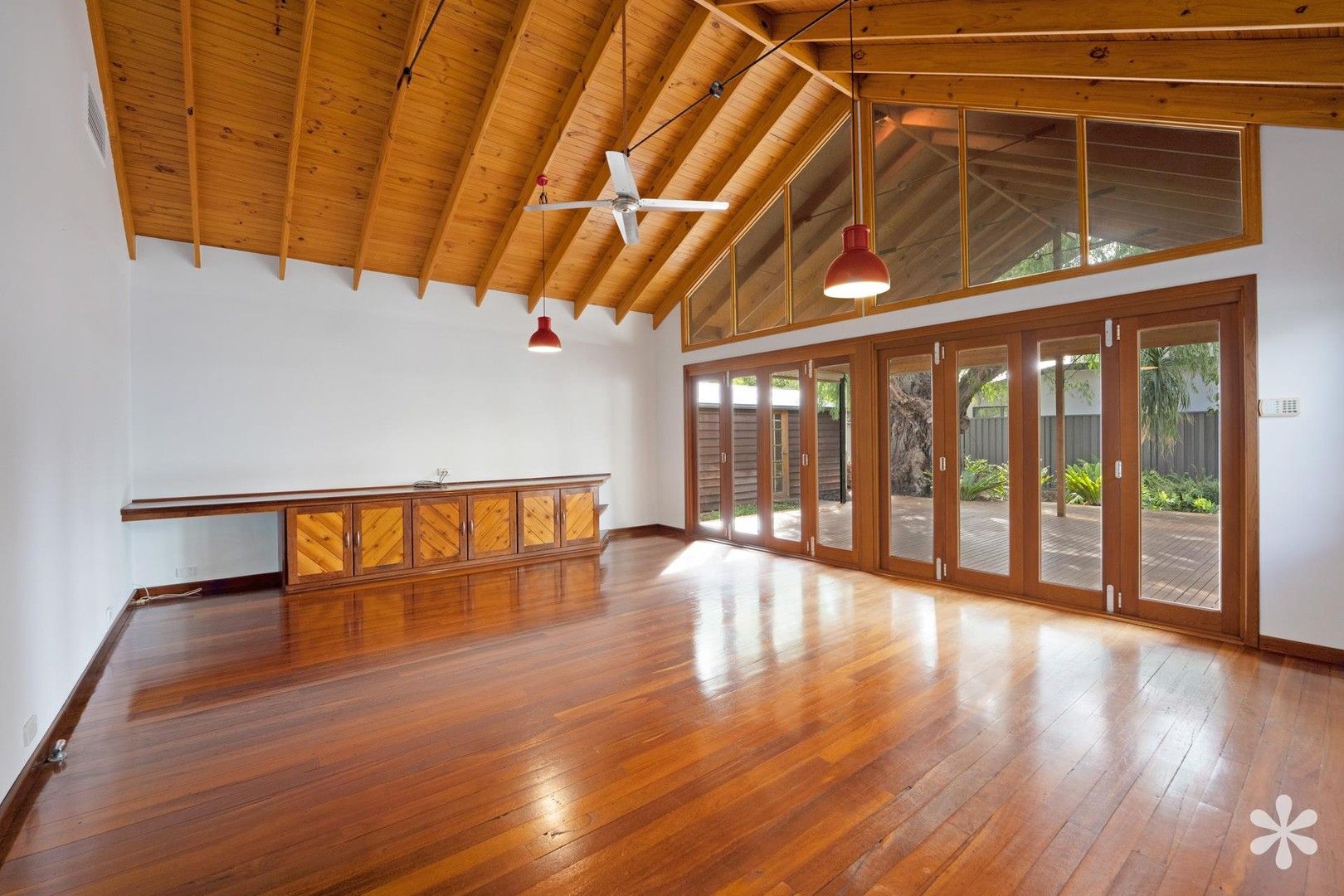 3 bedrooms House in 6 Chadwick Street HILTON WA, 6163