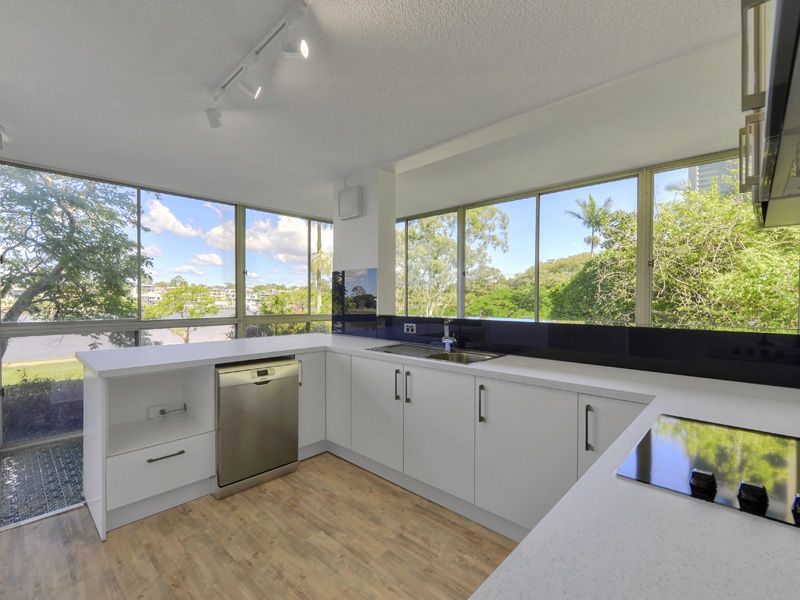 3 bedrooms Apartment / Unit / Flat in 2/102 Oxlade Drive NEW FARM QLD, 4005