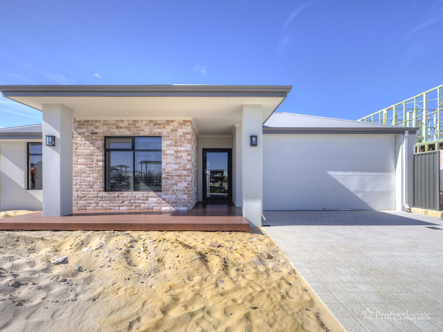 4 bedrooms House in 11 Solida Road JINDALEE WA, 6036