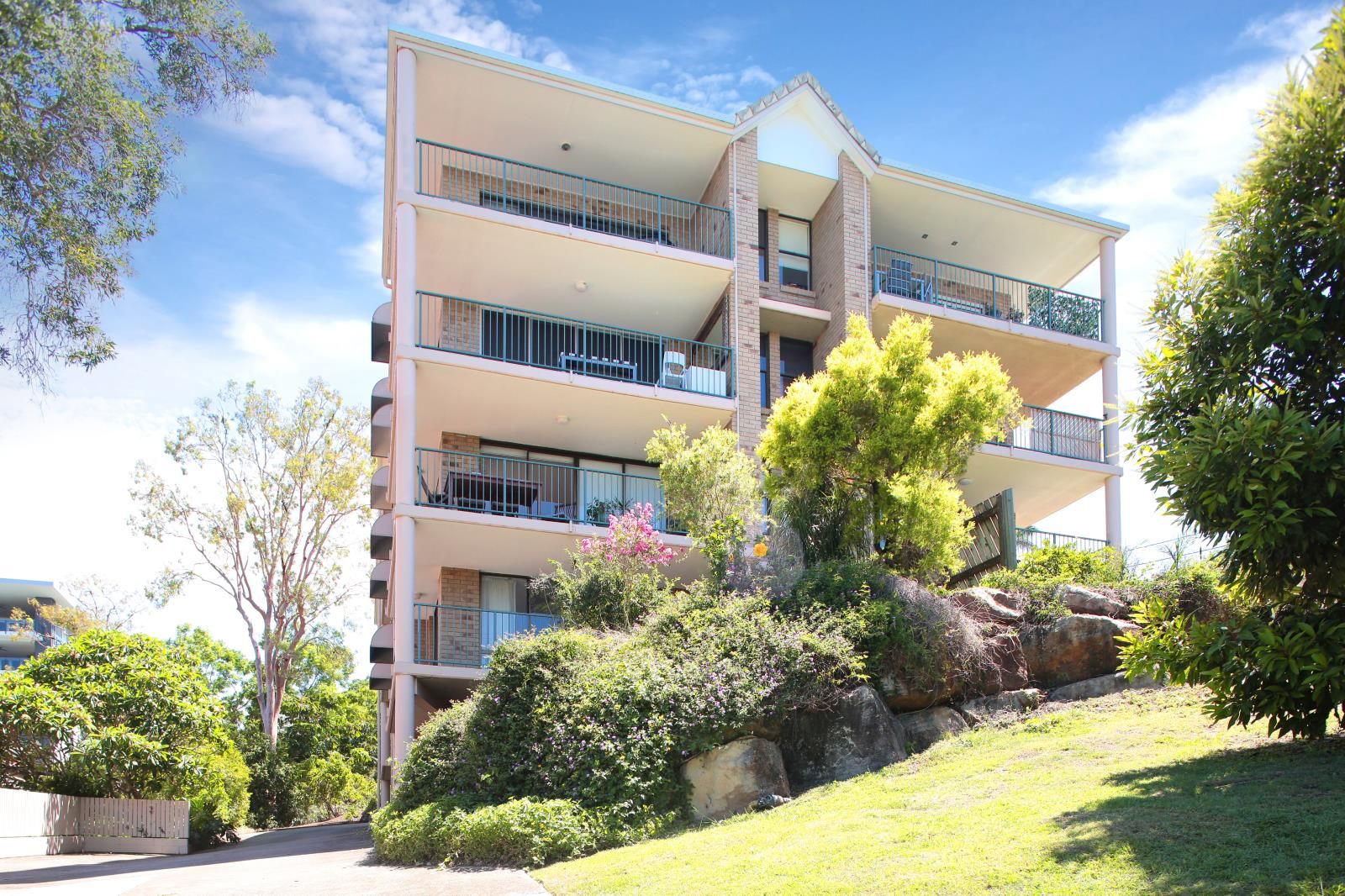 2 bedrooms Apartment / Unit / Flat in 1/23 Bishop Street ST LUCIA QLD, 4067