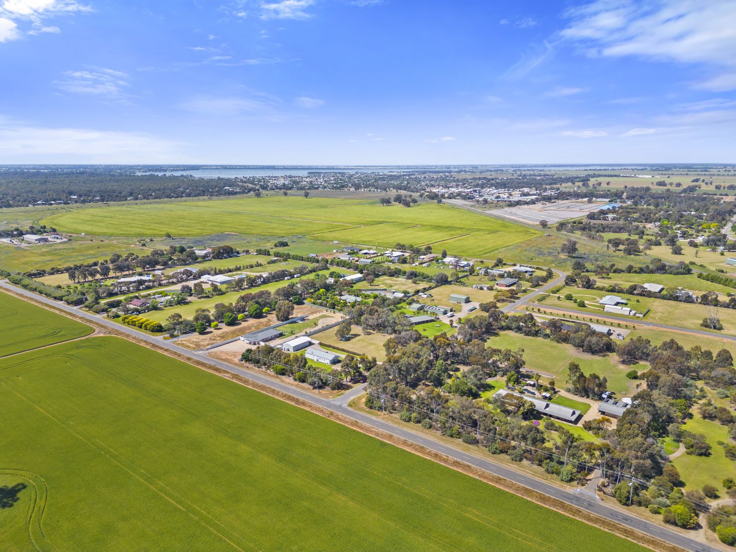 15 Pine View Drive, Yarrawonga VIC 3730, Image 2