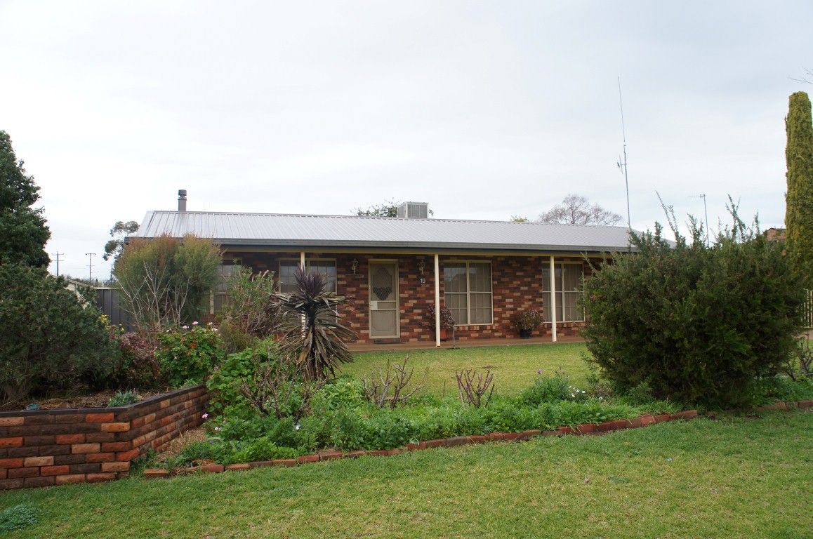 19 Craft Cres, CONDOBOLIN NSW 2877, Image 1