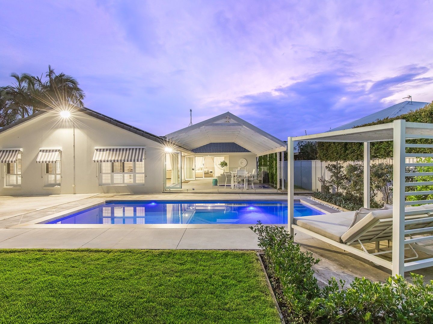 4 bedrooms House in 12 Hermitage Close ASHMORE QLD, 4214