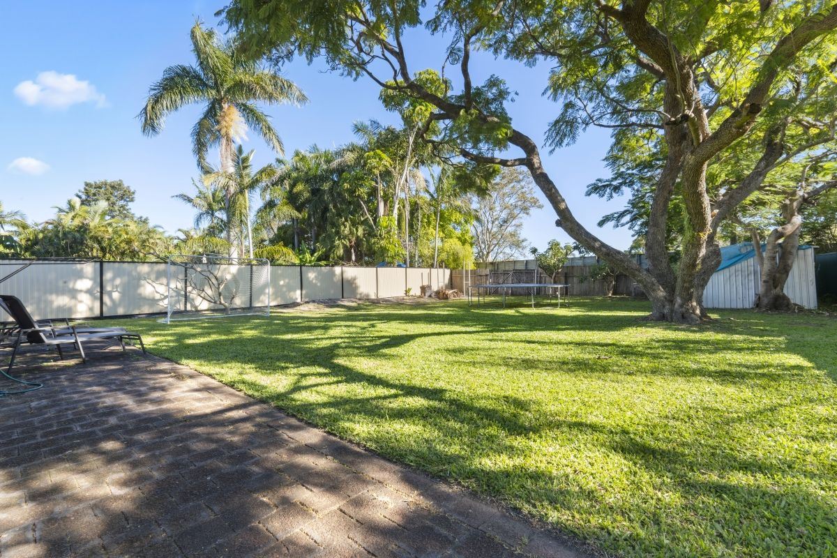 37 Rawlinna Drive, Mermaid Waters QLD 4218