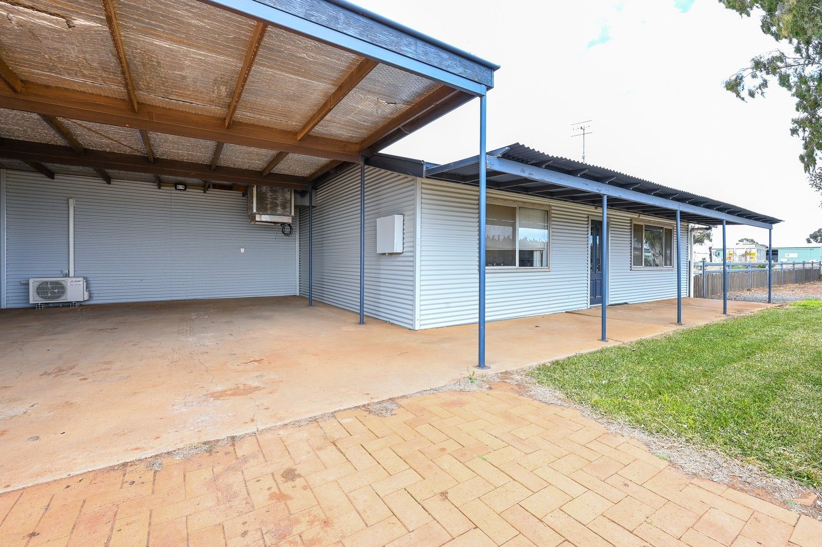 5 bedrooms House in 54-56 Collins Street HILLSTON NSW, 2675