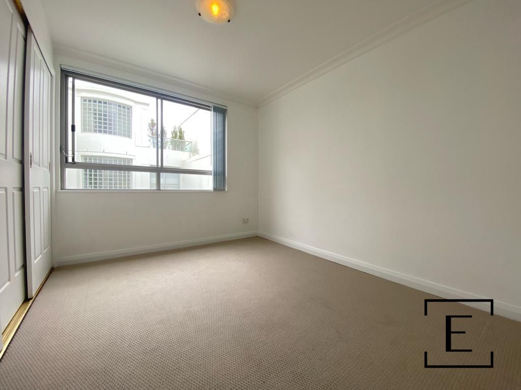 2 bedrooms Apartment / Unit / Flat in 1605/12 Glen Street MILSONS POINT NSW, 2061