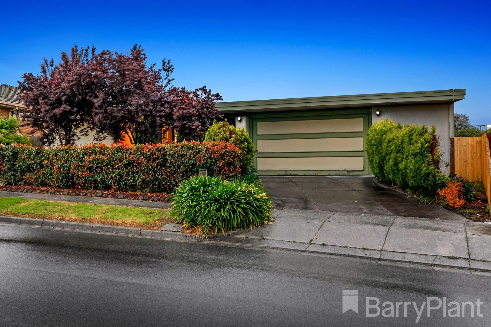 4 bedrooms House in 12 Trafalgar Crescent BUNDOORA VIC, 3083