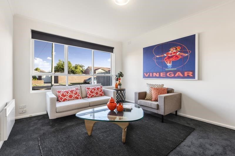 2 bedrooms Apartment / Unit / Flat in 2/32 Mernda Ave CARNEGIE VIC, 3163