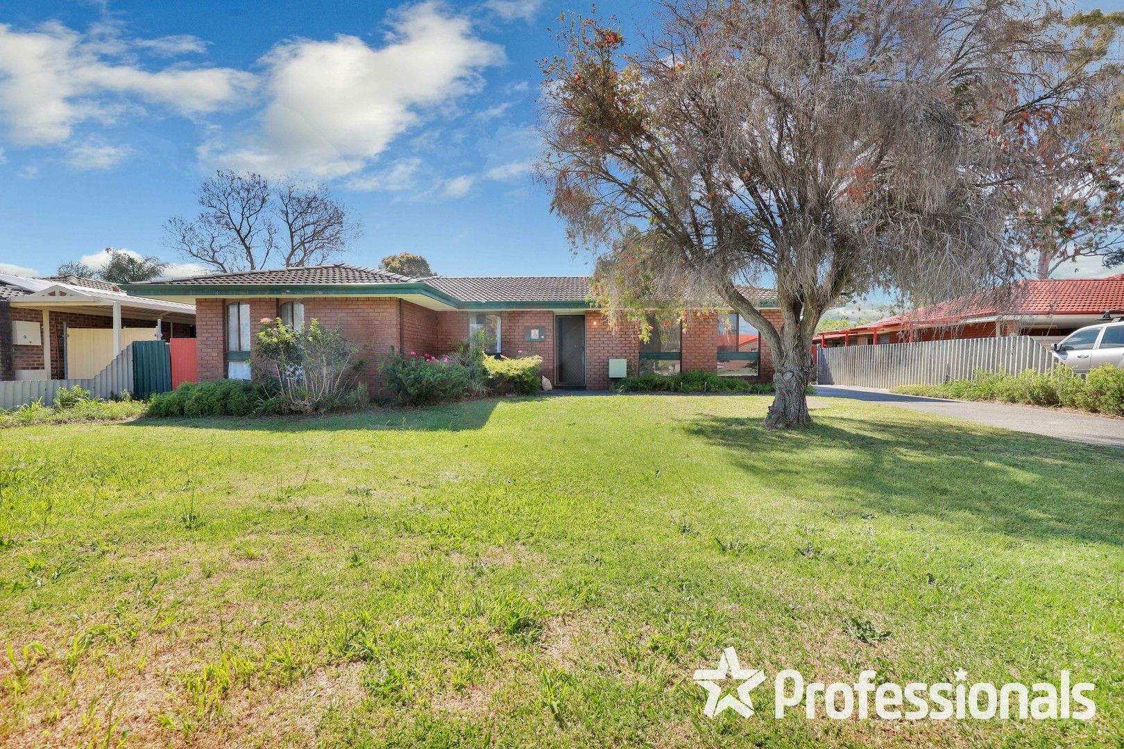 3 bedrooms House in 6 Wawanna Place HUNTINGDALE WA, 6110