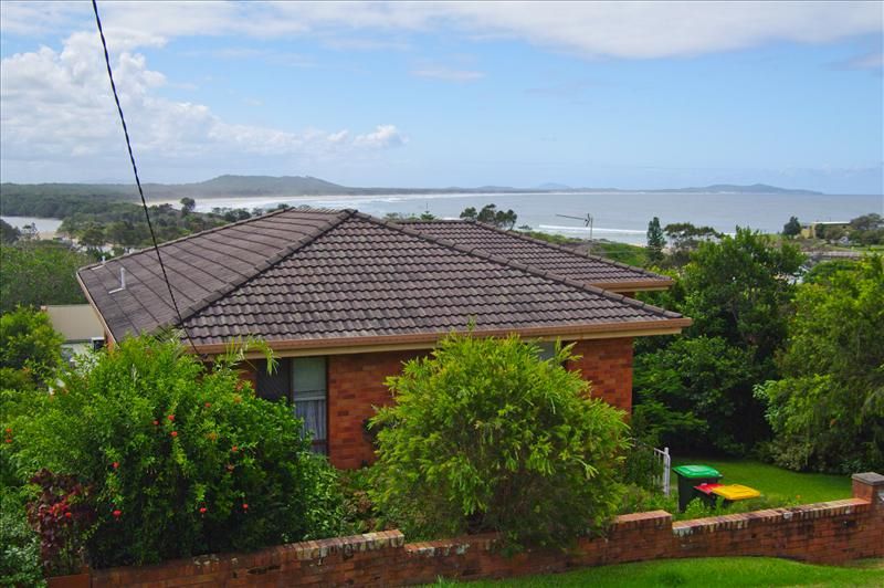 7 Hodgson Street, Crescent Head NSW 2440, Image 2