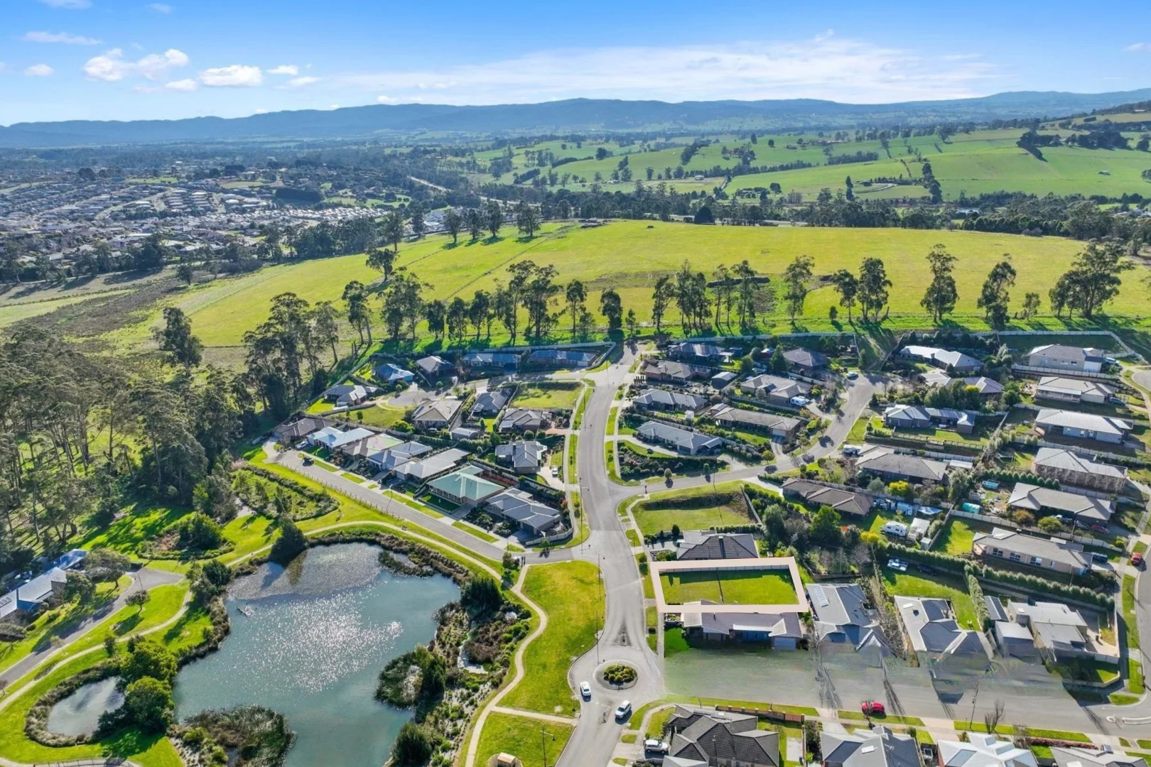 Additional image 5 of 26 Waterside Drive, Drouin VIC 3818