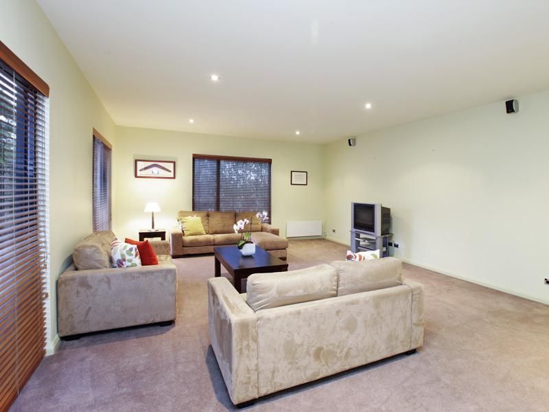 11 Sunderland Road, WANDANA HEIGHTS VIC 3216, Image 2