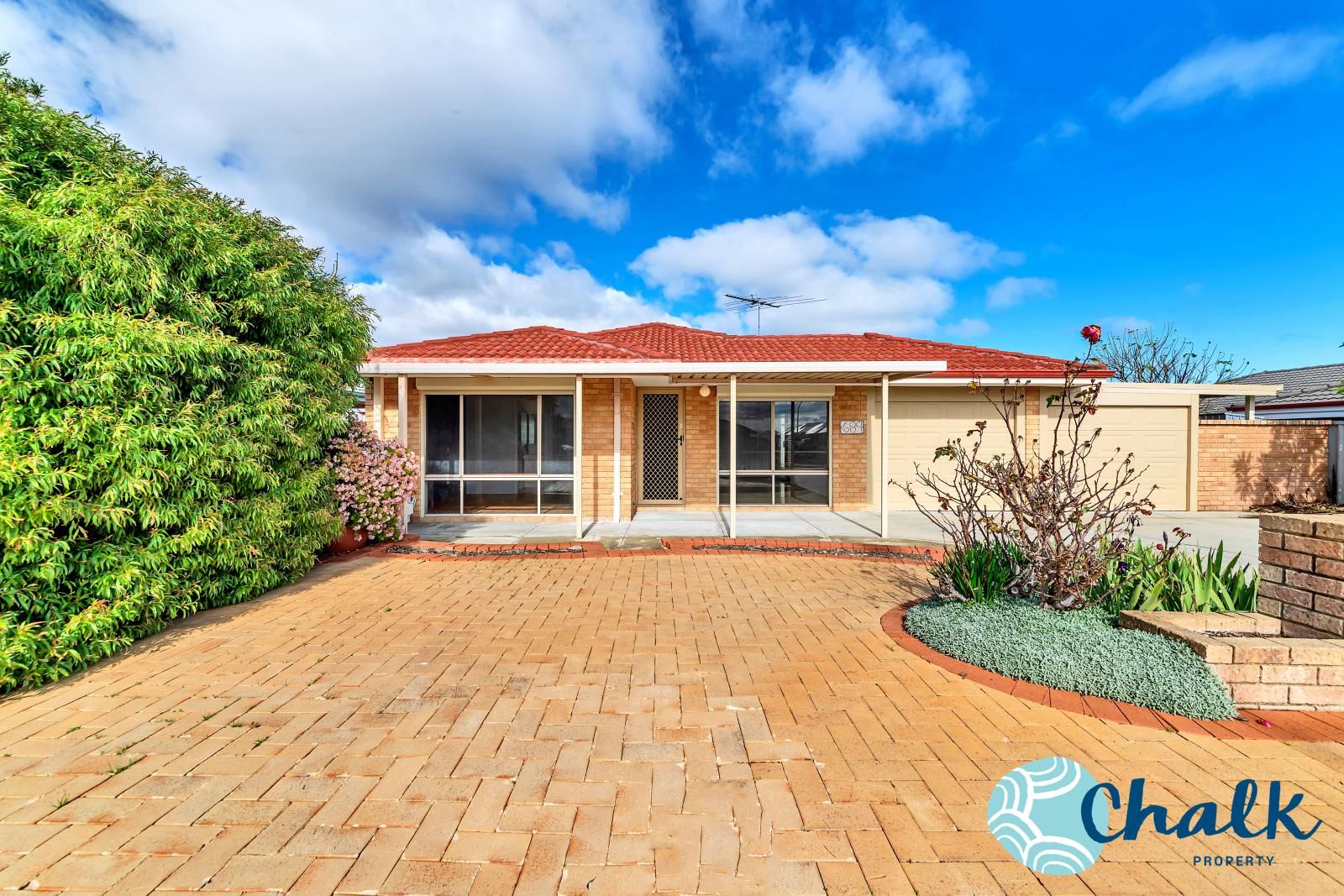 4 bedrooms House in 689 Safety Bay Road WARNBRO WA, 6169