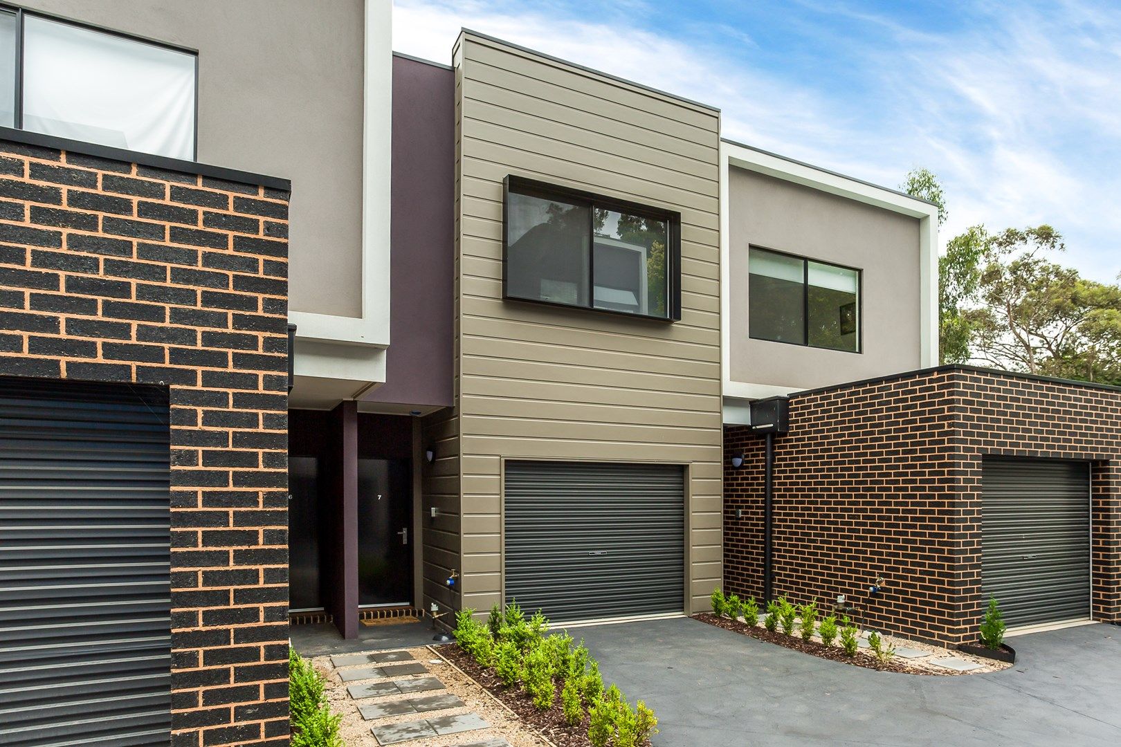 2 bedrooms Townhouse in 7 Demartini Close MOOROOLBARK VIC, 3138