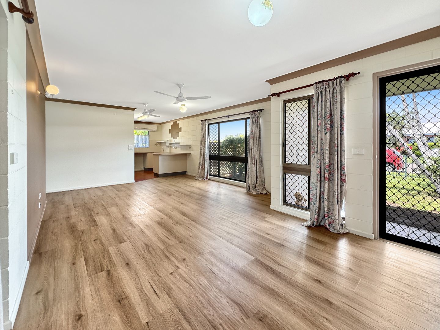 2/7 Oxford Street, Hyde Park QLD 4812, Image 1