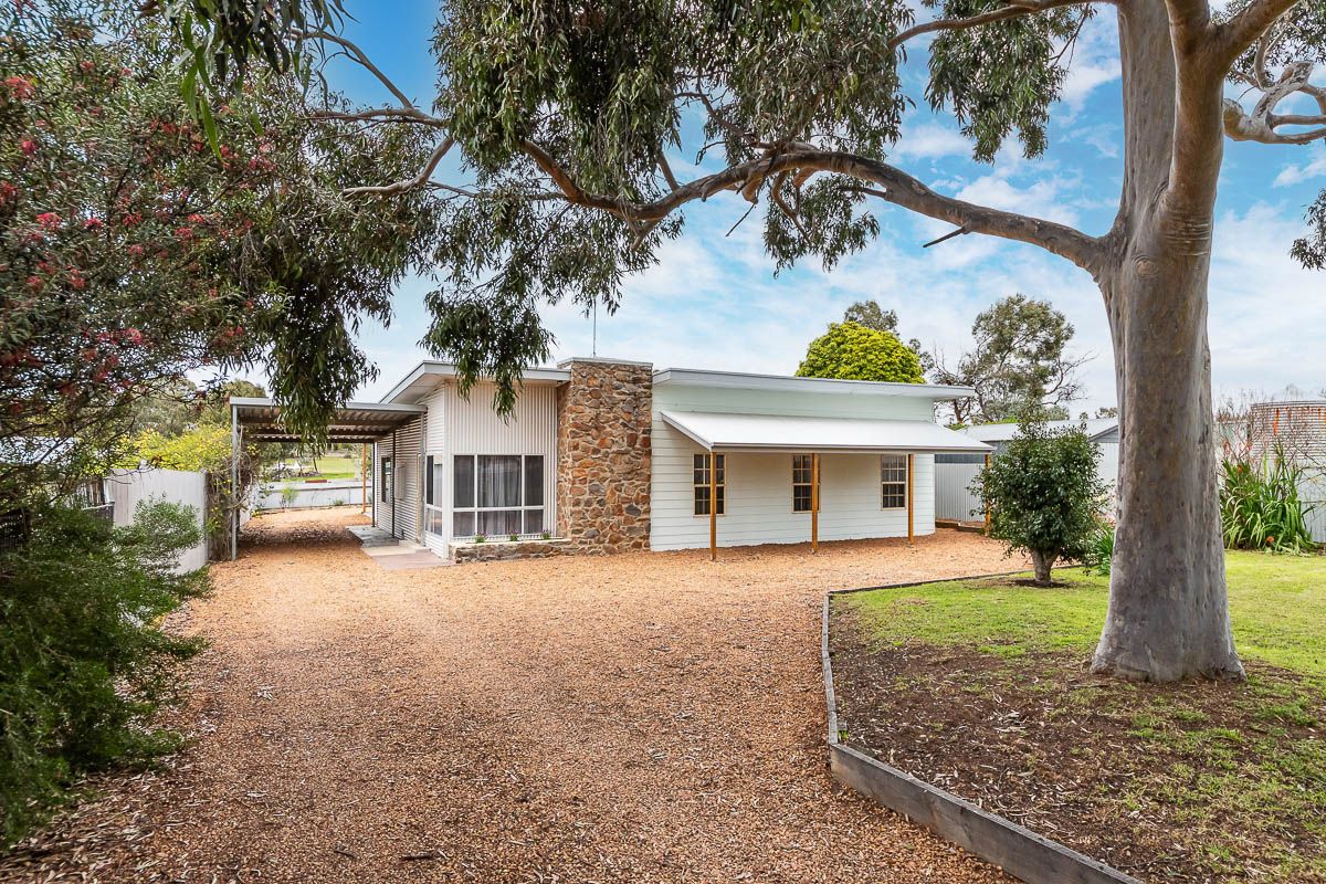 4 bedrooms House in 68 Eleanor Terrace MURRAY BRIDGE SA, 5253