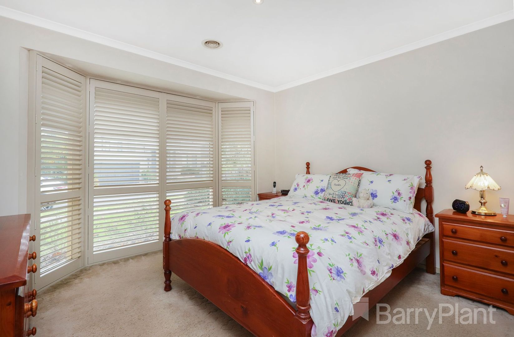 10 Lockhart Avenue, Attwood VIC 3049, Image 2