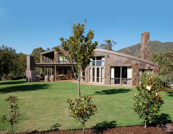 325 Howqua River Road, Howqua VIC 3723