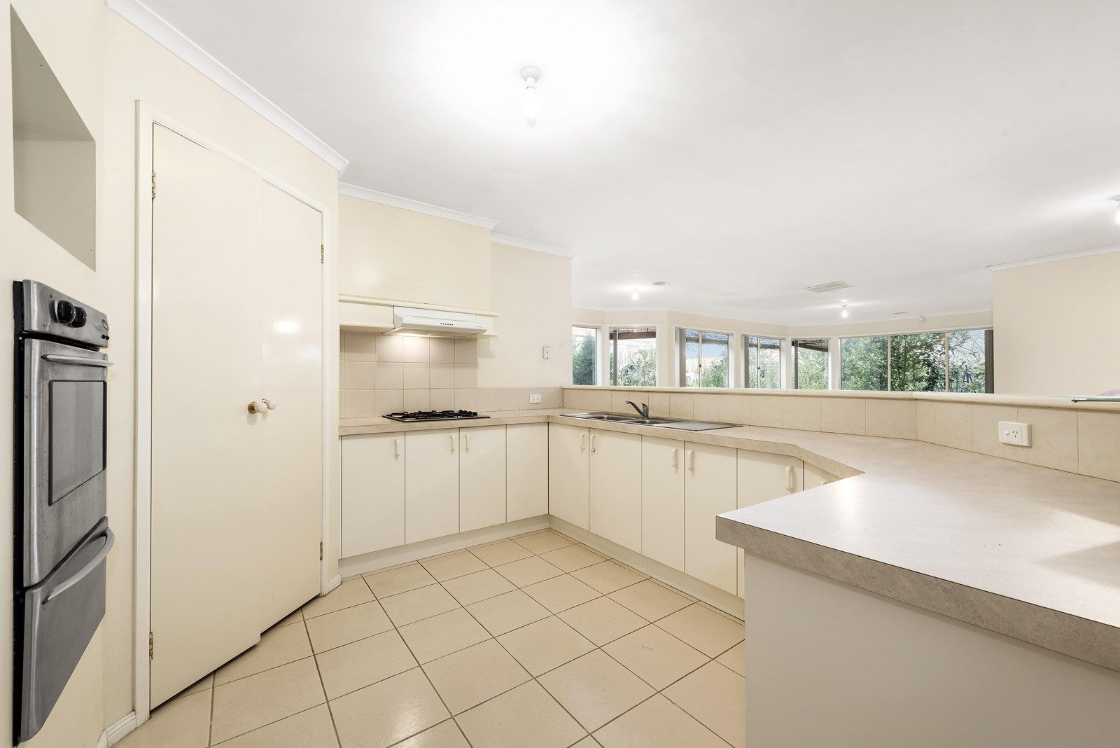 20 Woolnough Drive, Mill Park VIC 3082, Image 2