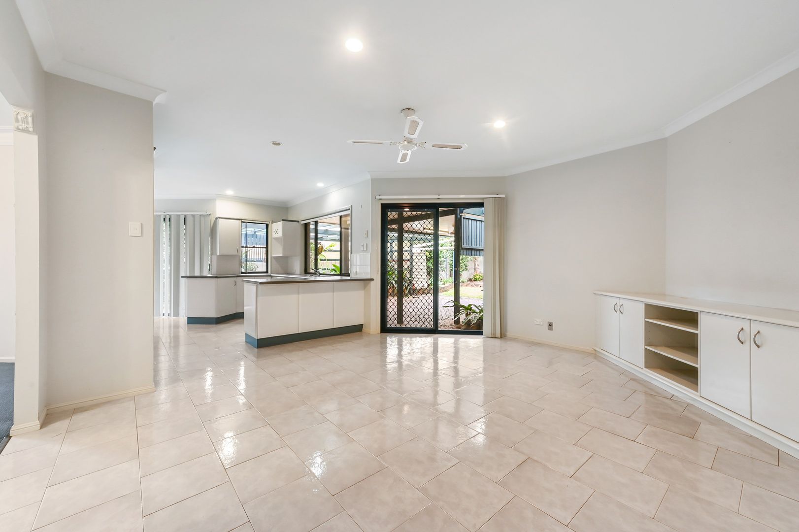 172 Spring St, Middle Ridge QLD 4350, Image 2