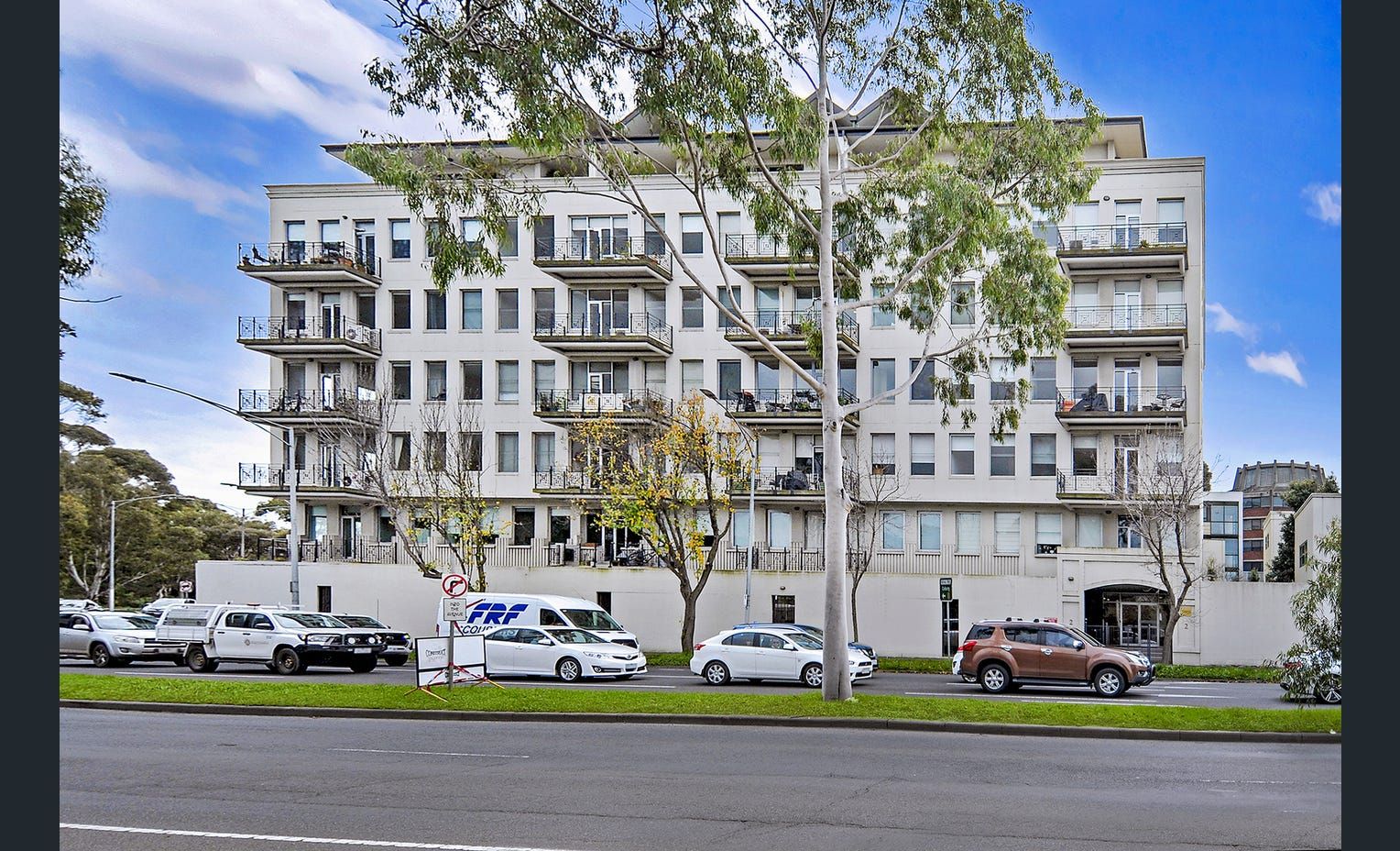 2 bedrooms Apartment / Unit / Flat in 17/2 MacArthur Road PARKVILLE VIC, 3052