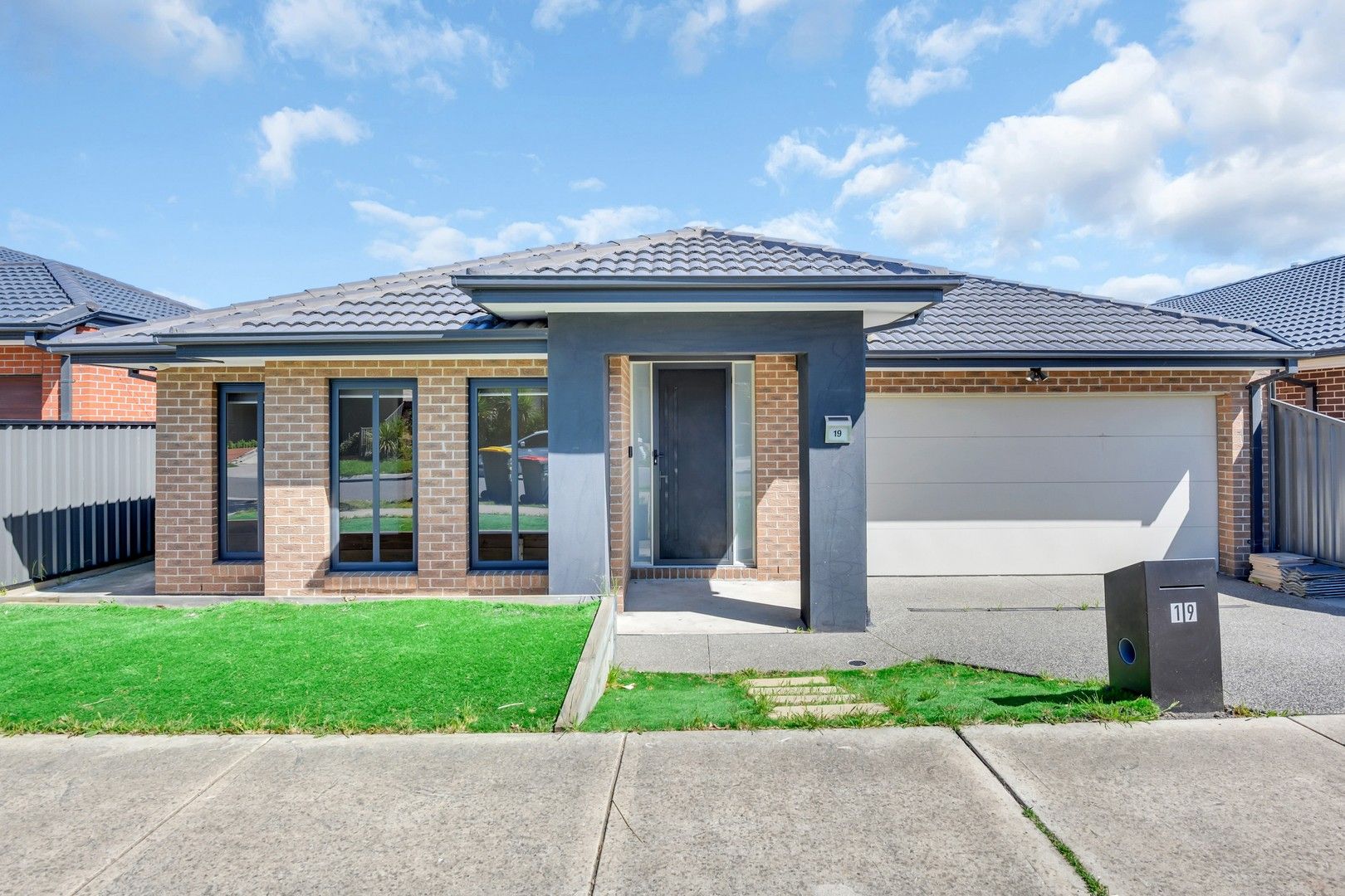 4 bedrooms House in 19 Pascal Crescent KALKALLO VIC, 3064
