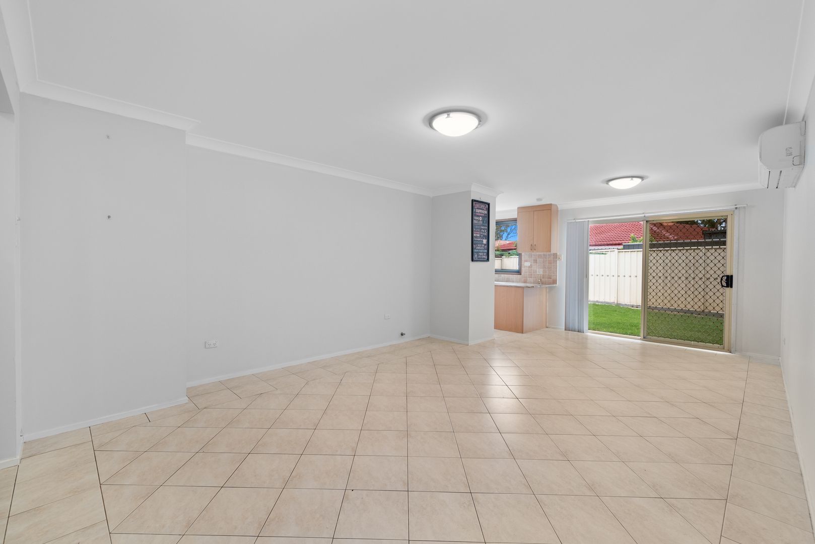 6 Packard Close, Ingleburn NSW 2565, Image 2