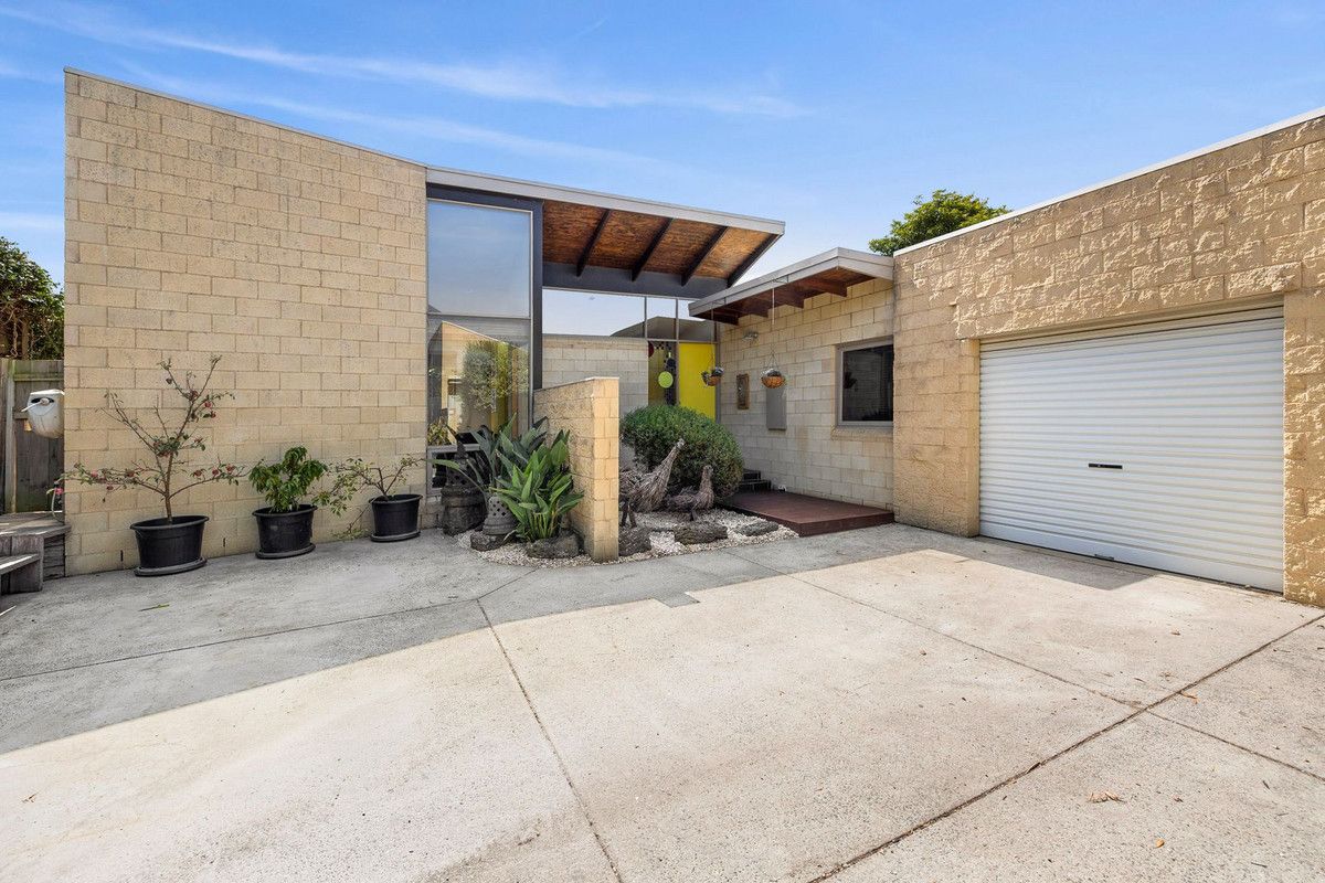 2/18 Foam Court, Torquay VIC 3228, Image 0