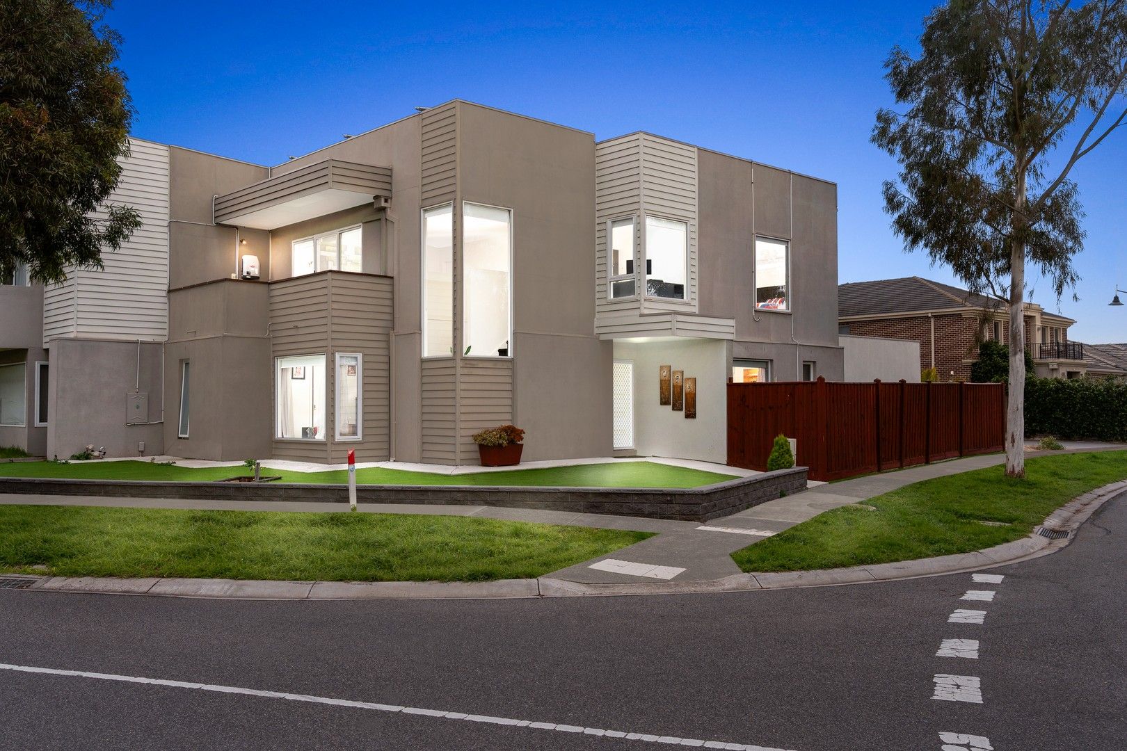 4 bedrooms House in 2 Whitetop Drive POINT COOK VIC, 3030