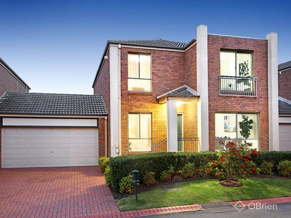 27 Larkspur Circuit, Glen Waverley VIC 3150