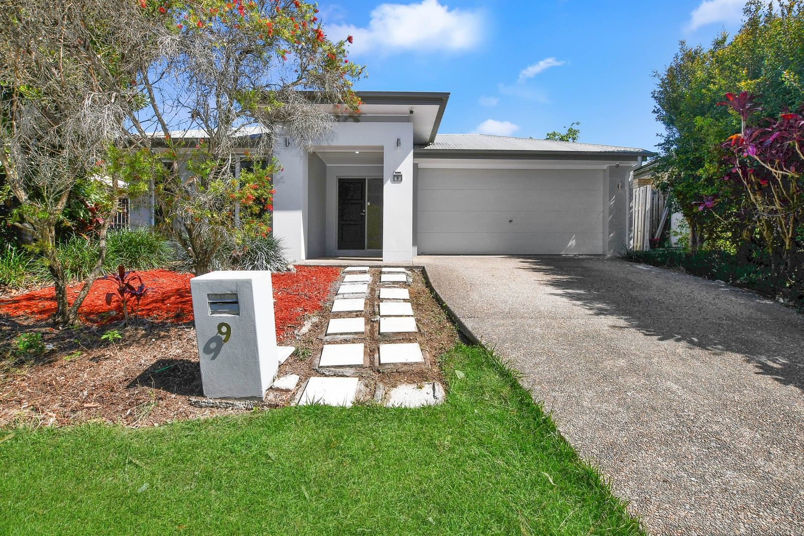 4 bedrooms House in 9 William Drysdale Close REDBANK PLAINS QLD, 4301