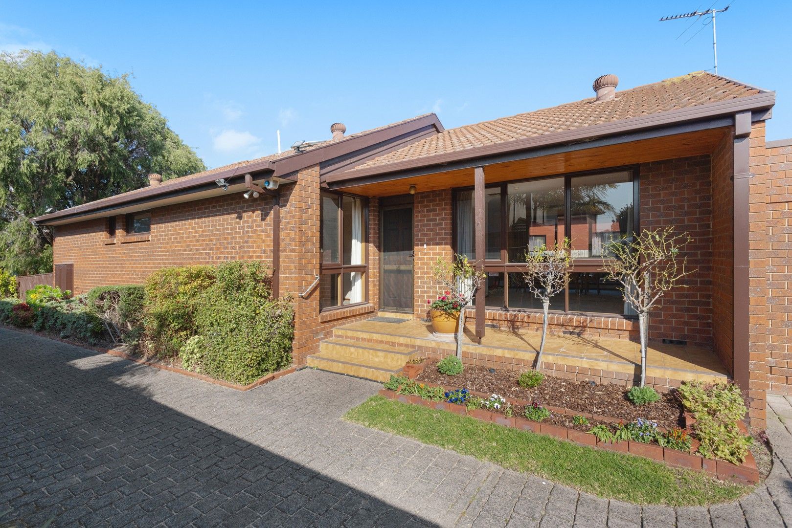 3 bedrooms Apartment / Unit / Flat in 1/19 St Huberts Road CARNEGIE VIC, 3163