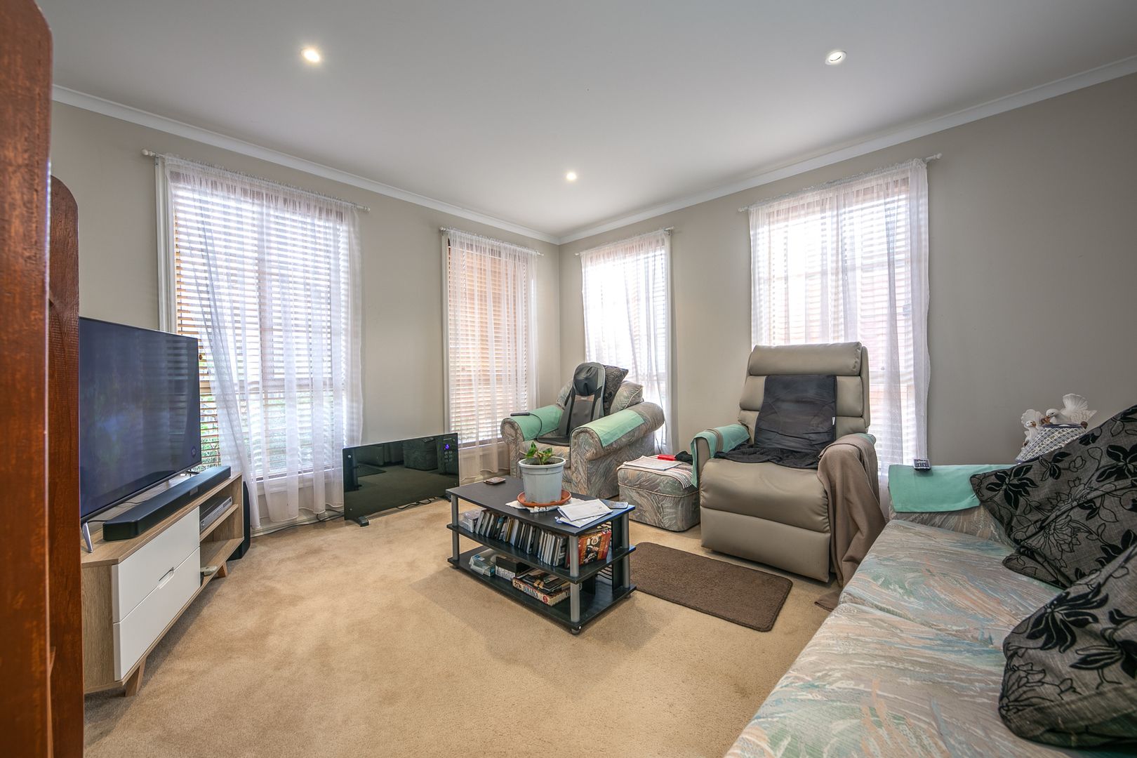 2/29 Murphy Street, Romsey VIC 3434, Image 2