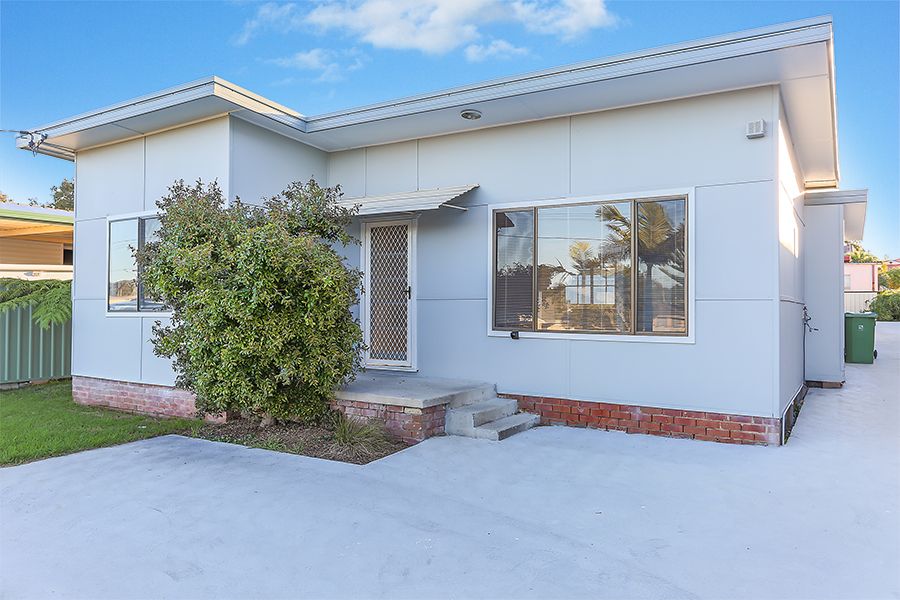 2 bedrooms House in 53 Bass Avenue KILLARNEY VALE NSW, 2261