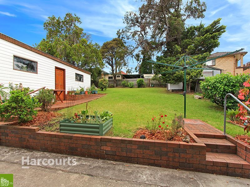 27 Buena Vista Avenue, Lake Heights NSW 2502, Image 2