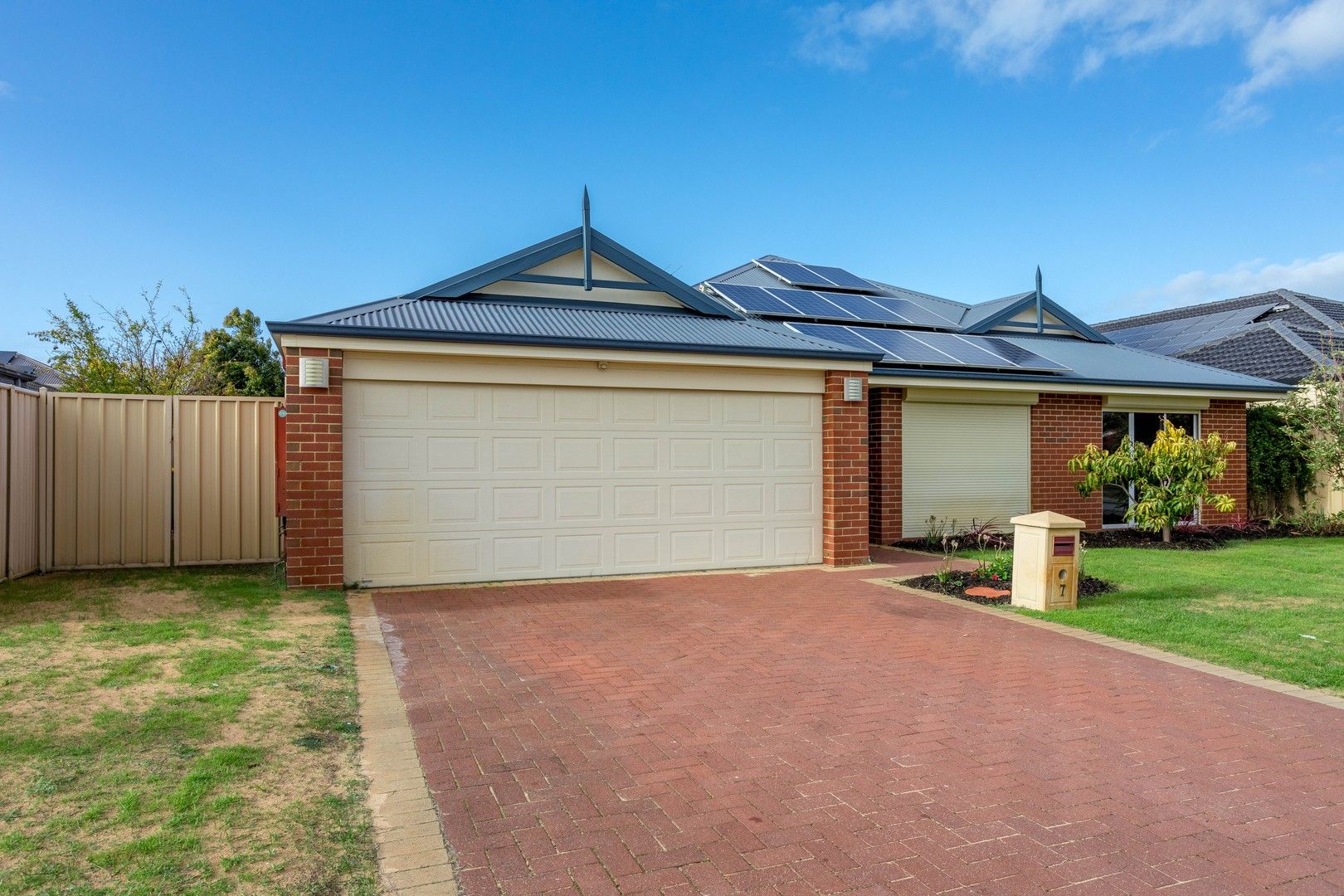 4 bedrooms House in 7 Miniata Way CANNING VALE WA, 6155
