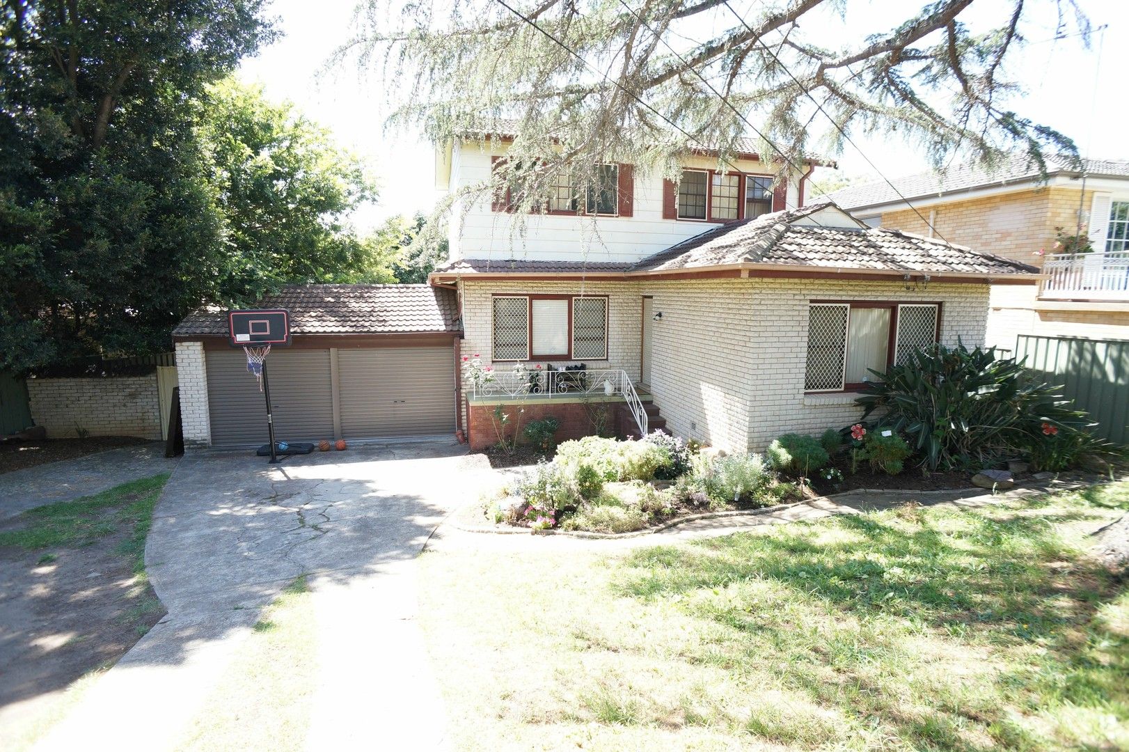 4 bedrooms House in 44 Dutton St BANKSTOWN NSW, 2200