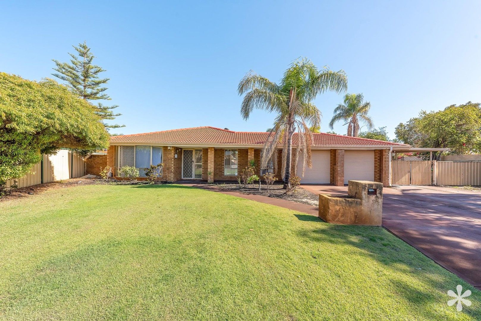 4 bedrooms House in 4 Daly Court LEEMING WA, 6149