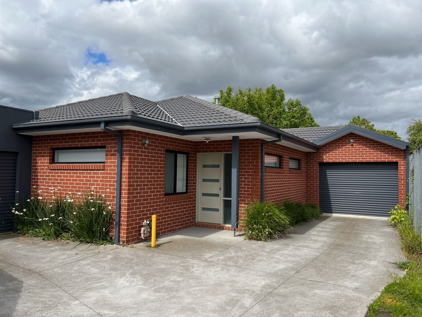 3 bedrooms Apartment / Unit / Flat in 47A Kanooka Grove DOVETON VIC, 3177