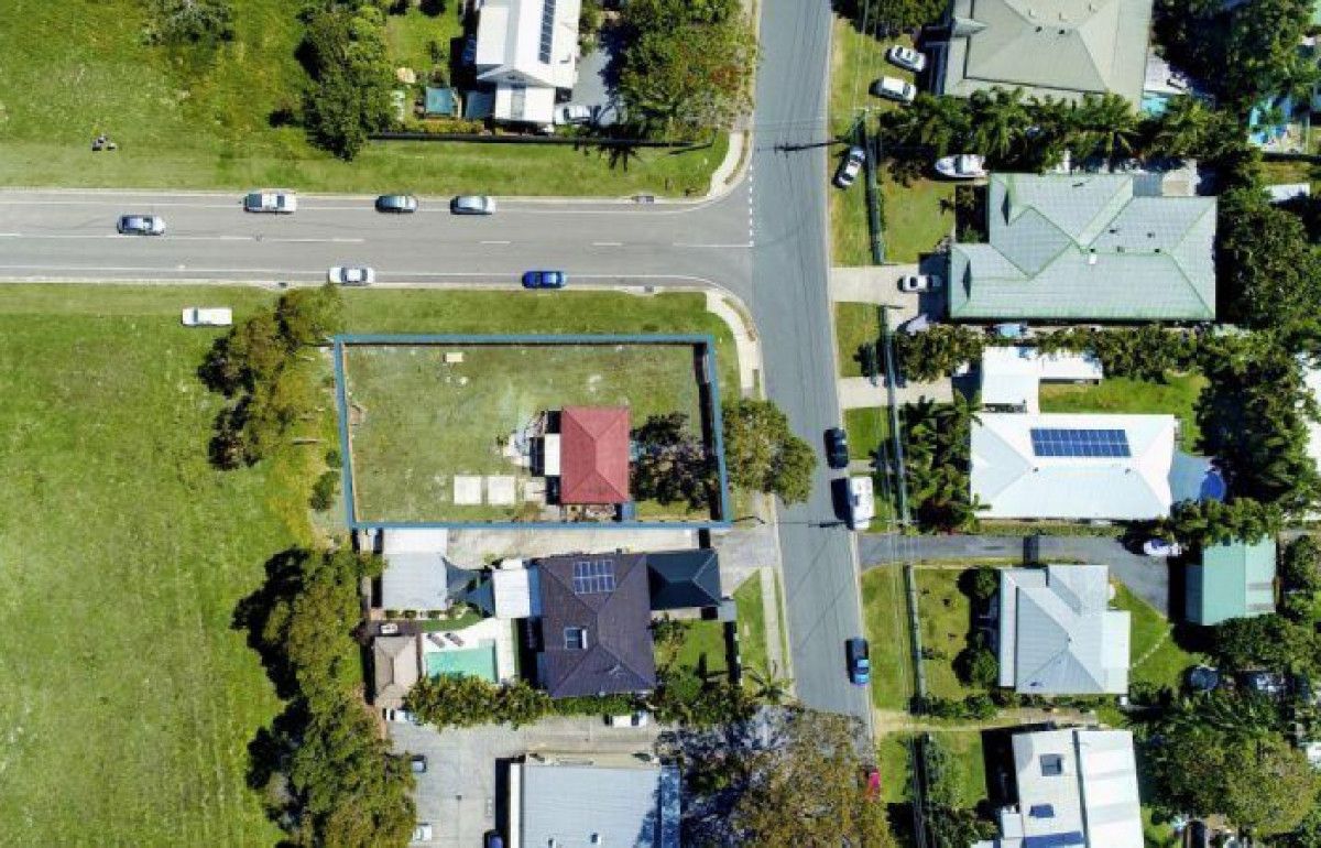 61 Crescent Avenue, Hope Island QLD 4212, Image 2