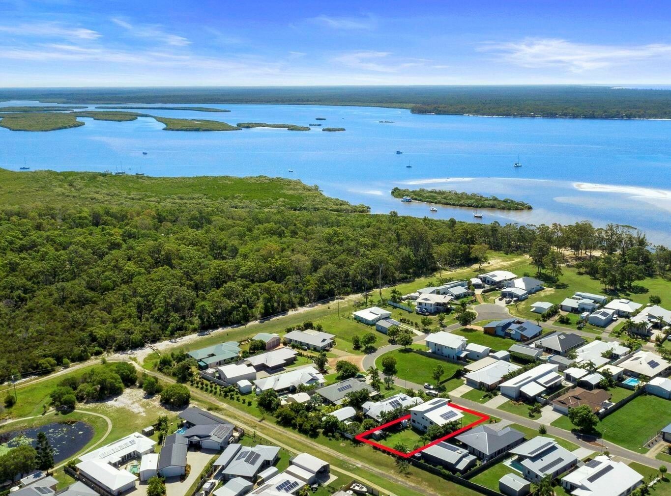 4 bedrooms House in 20 Traviston Way BURRUM HEADS QLD, 4659