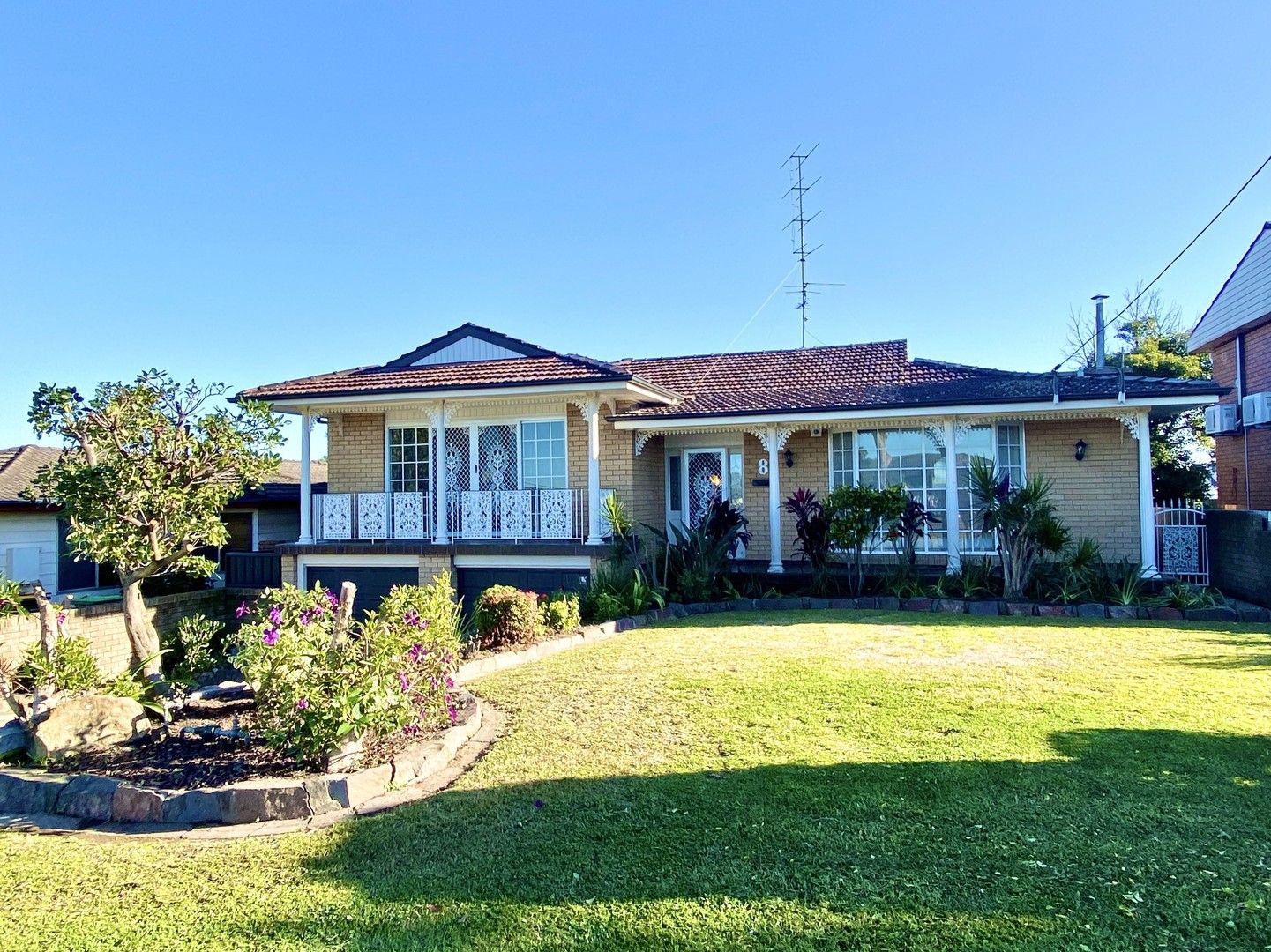 8 Newbold Road, Macquarie Hills Property History & Address Research
