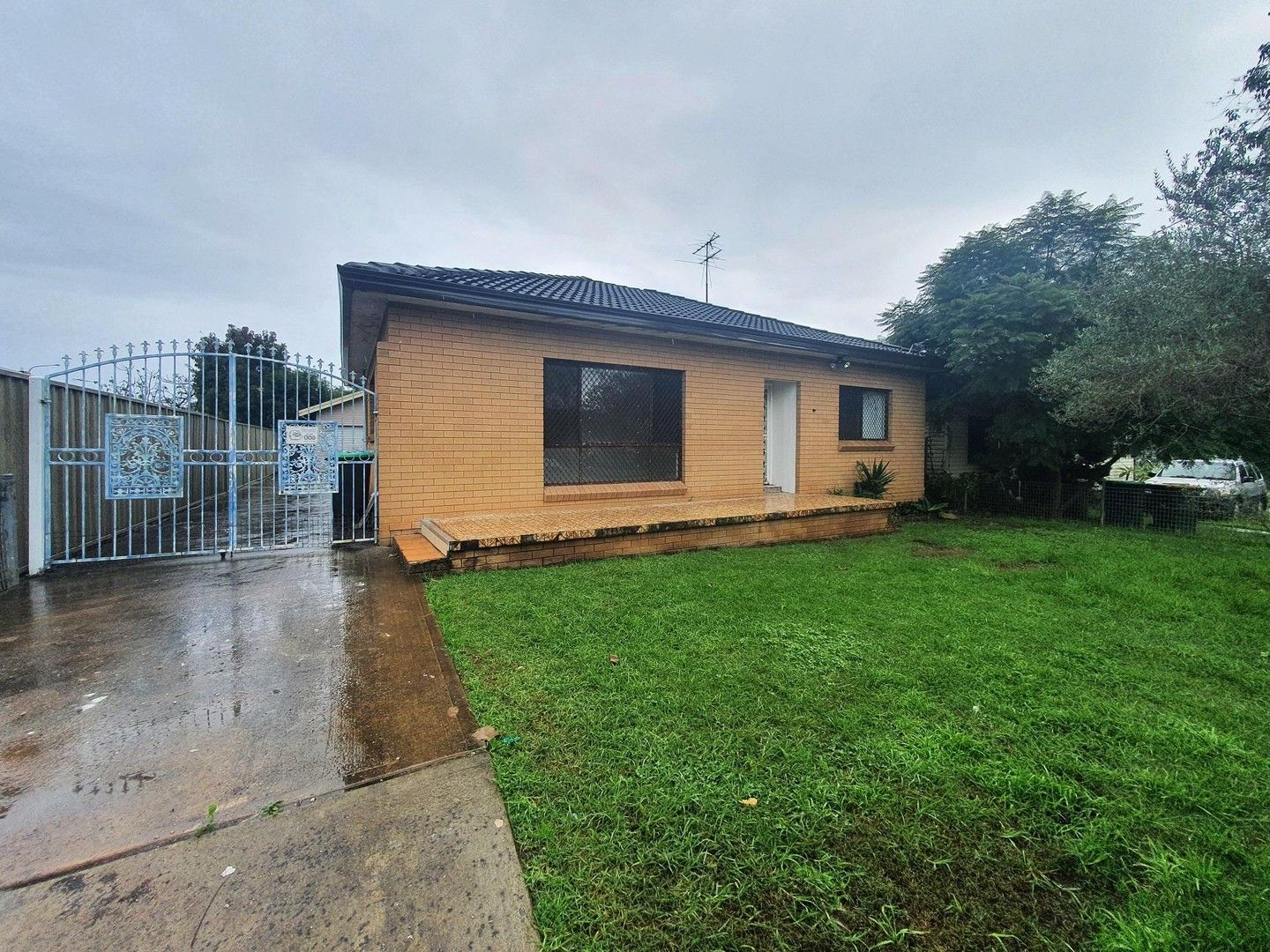 3 bedrooms House in 6 Kulgoa Street LEUMEAH NSW, 2560