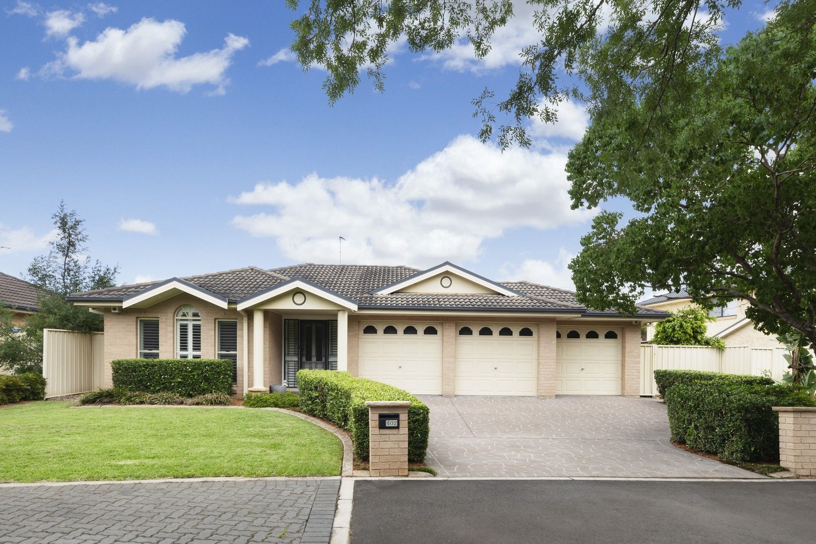 5 bedrooms House in 102 Fairwater Drive HARRINGTON PARK NSW, 2567