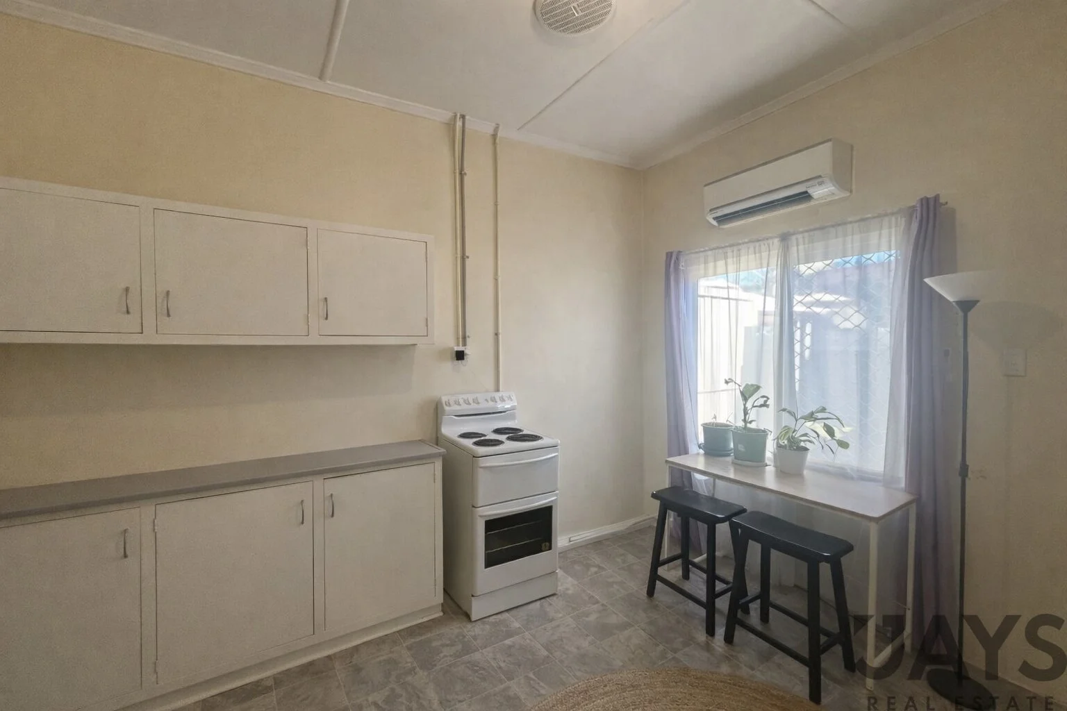 Primary image of 2/33 Flynn Street, Mornington QLD 4825